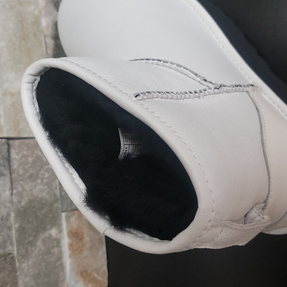 UGG Classic Mini Platform Matte Boot - Picture 9 of 11